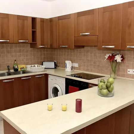 Monika Court 302 Appartement